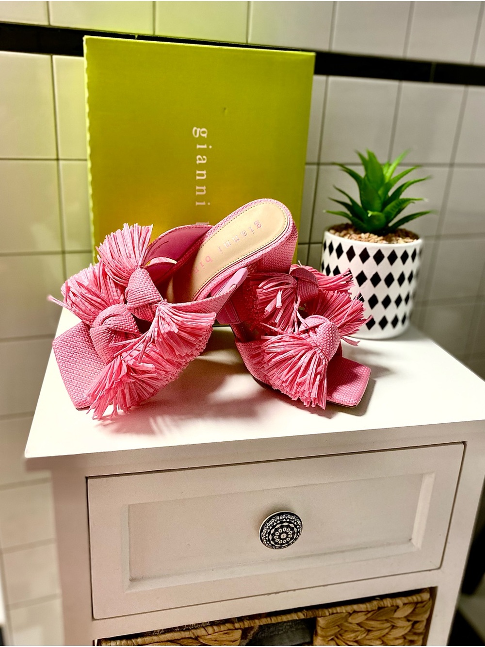 Gianni Bini Candy Pink Bow Slide Mule - Picture 4 of 8